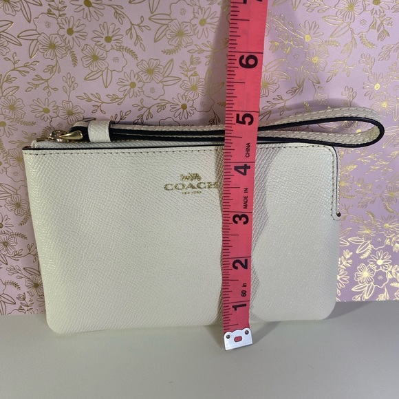 NWT Coach White Clutch F58032 - Picture 12 of 12